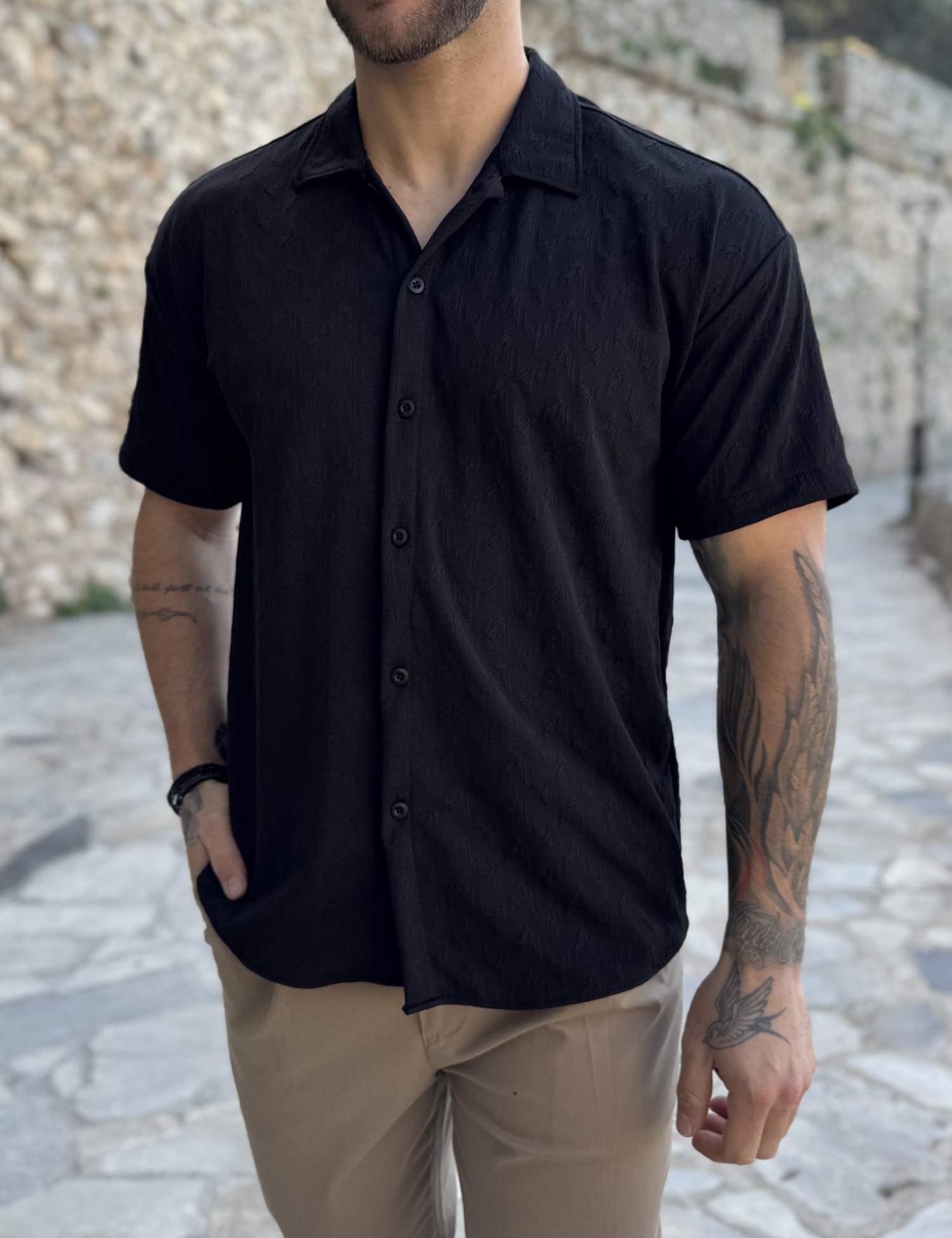 Ανδρικό μαύρο με ανάγλυφα σχέδια κοντομάνικο πουκάμισο RMZ19146